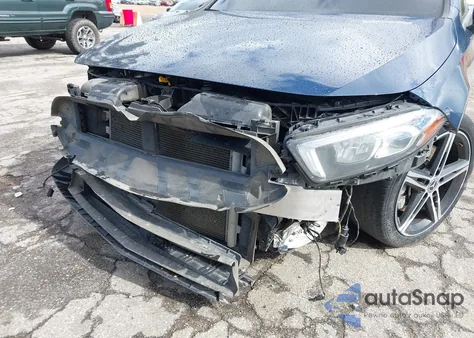 2021 Mercedes-Benz A 220 z USA, uszkodzony, nr VIN W1K3G4EB8MJ287913